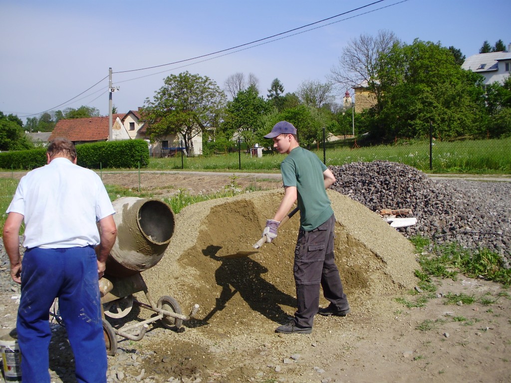 Tak tihle dva jsou zodpovědní za kvalitu betonu.jpg